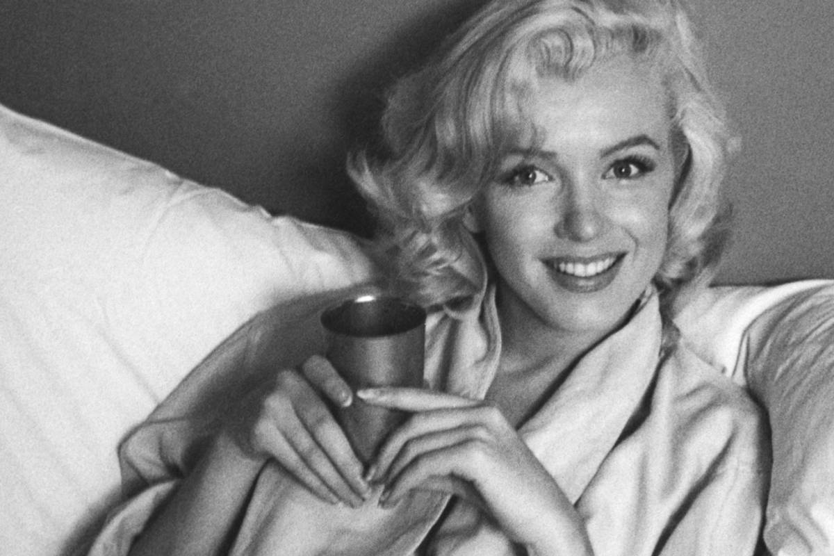 Marilyn Monroe sings "Happy Birthday, Mr. President" to President John F. Kennedy at his 45th Birthday Gala